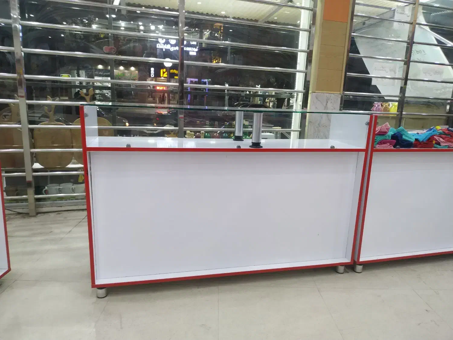 ویترین مانکن رگال چوب لباسی|فروشگاه و مغازه|ایلام, |دیوار