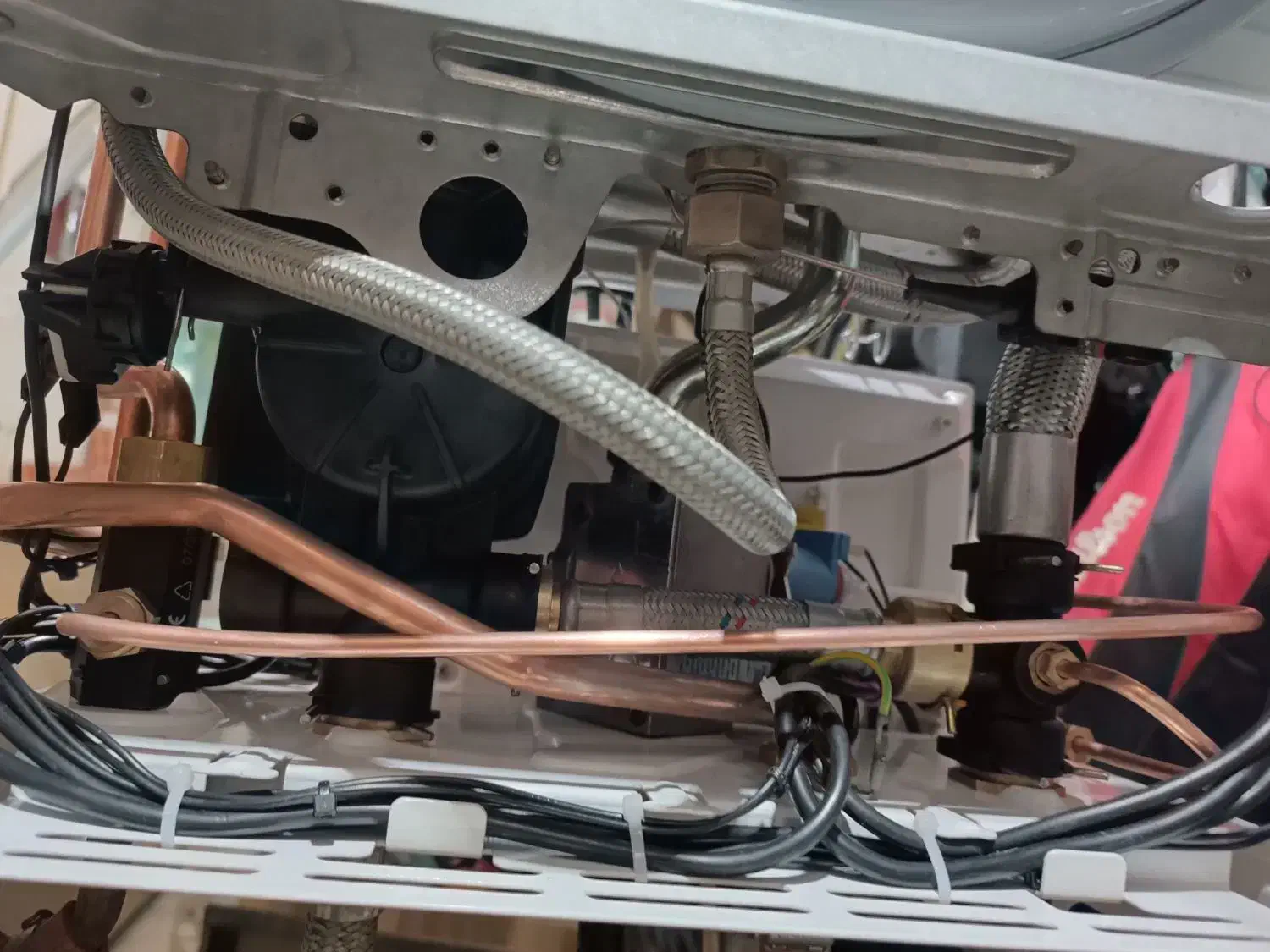 پکیج کالدا با مبدل نو|آبگرمکن، پکیج، شوفاژ|اندیشه, اندیشه فاز ۱|دیوار