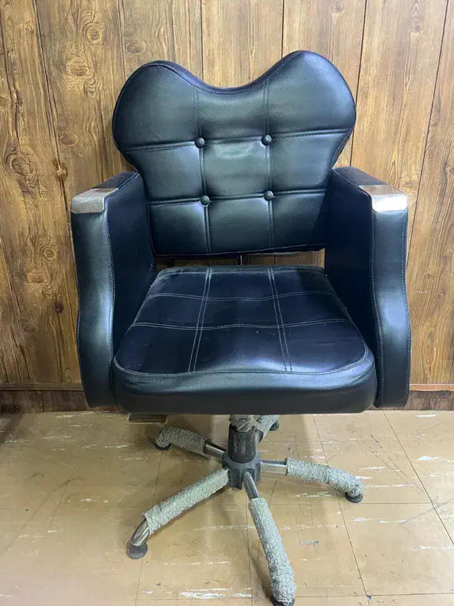 صندلی اصلاح|آرایشگاه و سالن‌های زیبایی|ارومیه, |دیوار