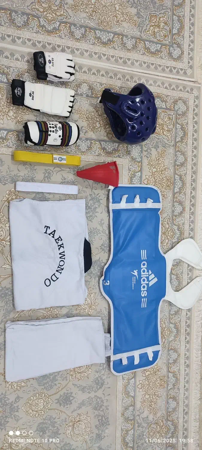 لباس کامل و لوازم کامل تکواندو در حد نو|تجهیزات ورزشی|دهگلان, |دیوار