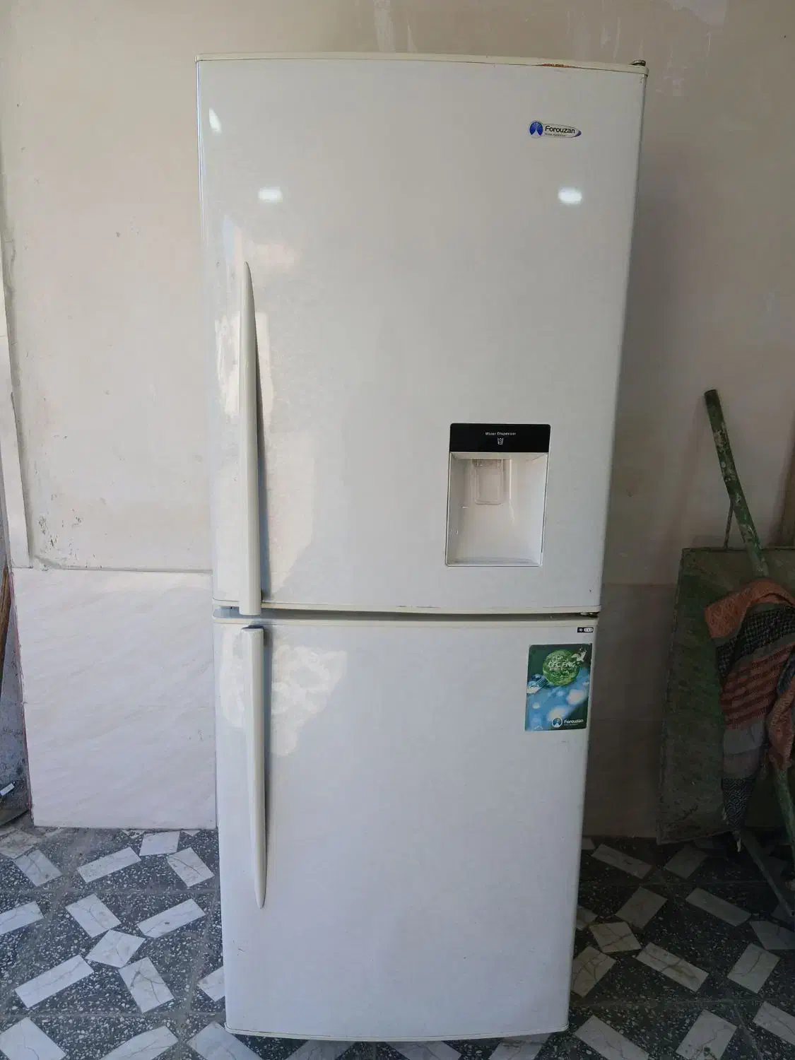 یخچال پایین فریزر فروزان|یخچال و فریزر|گلوگاه بابل (گلیا), |دیوار