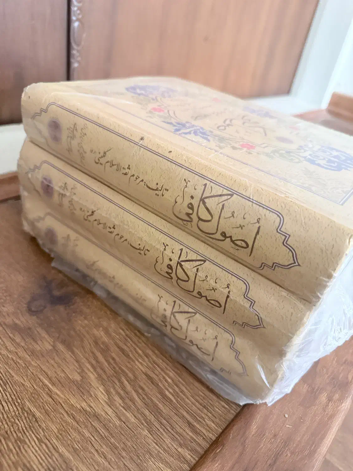 ۴ جلد اصول کافی کاملا نو و دست نخورده|کتاب و مجله مذهبی|ارومیه, |دیوار