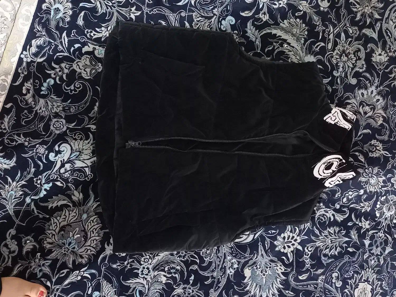 کاپشن|لباس|اشتهارد, |دیوار