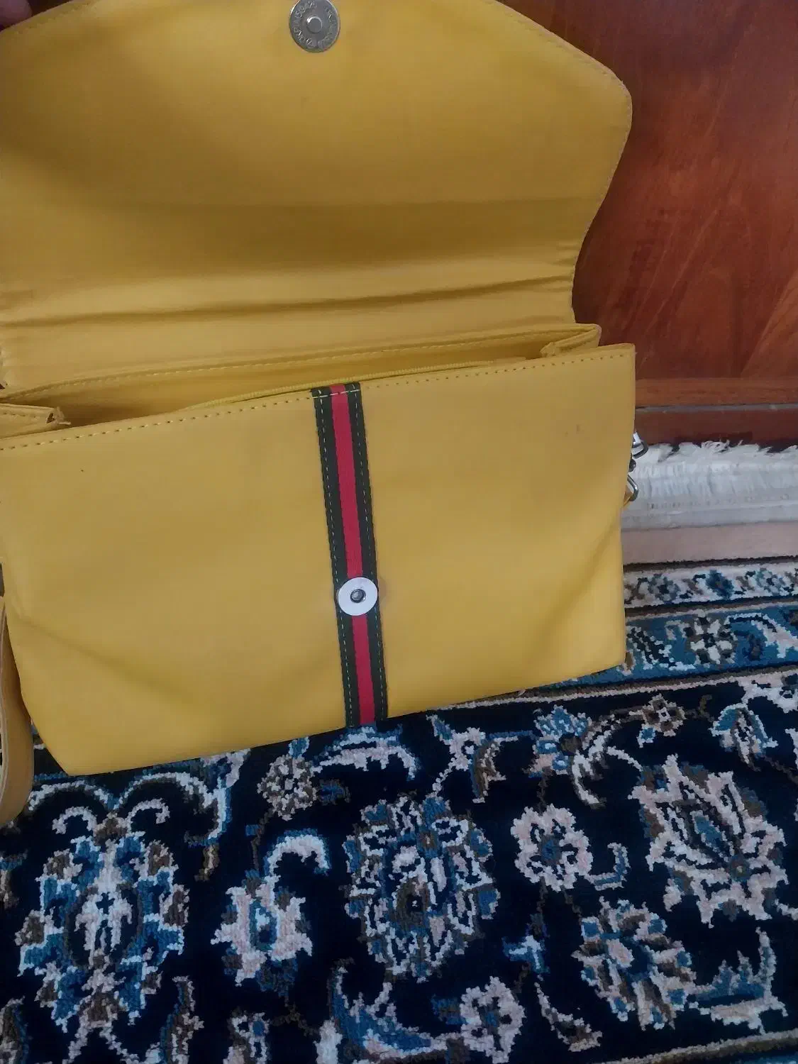 کیف|کیف، کفش، کمربند|مسجد سلیمان, |دیوار