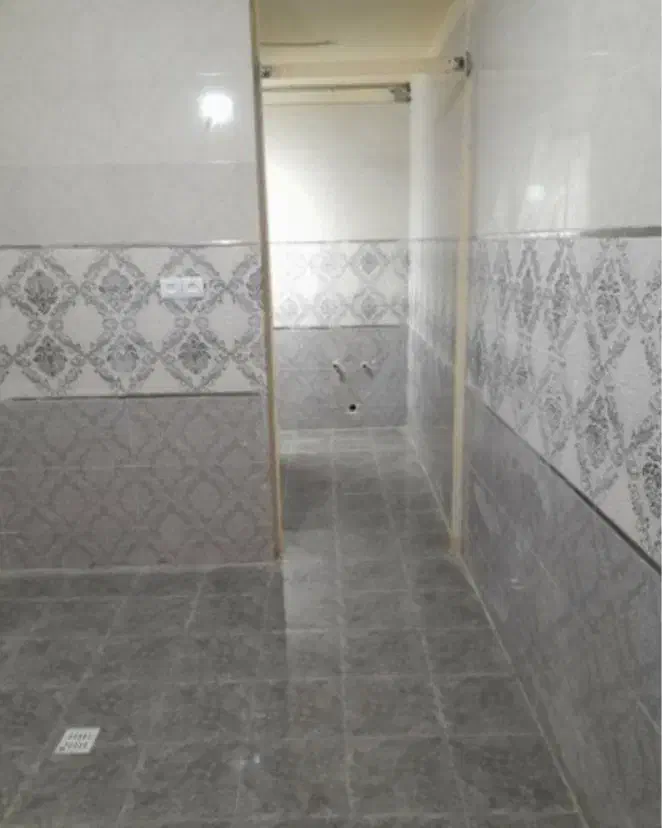 کاشی و سرامیک کاری رفع نم توالت و حمام و گچ کاری|خدمات پیشه و مهارت|قرچک, شهرک طلائیه|دیوار