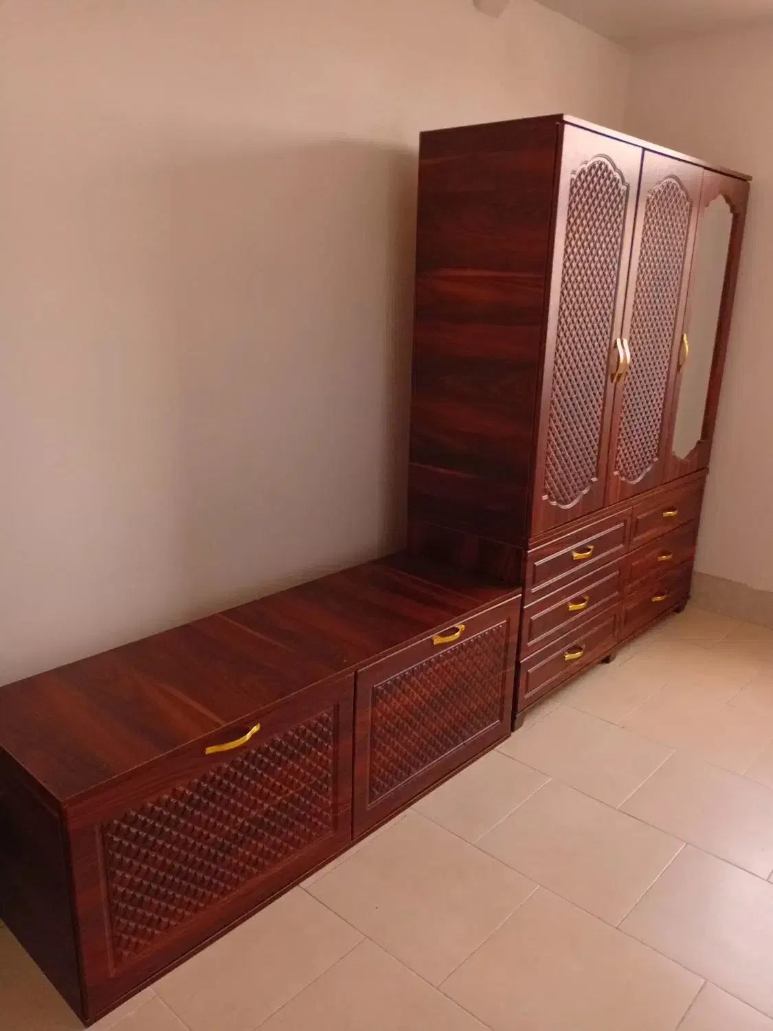 کمد چوبی نو|جاکفشی، کمد، دراور|کاشان, امیرکبیر|دیوار