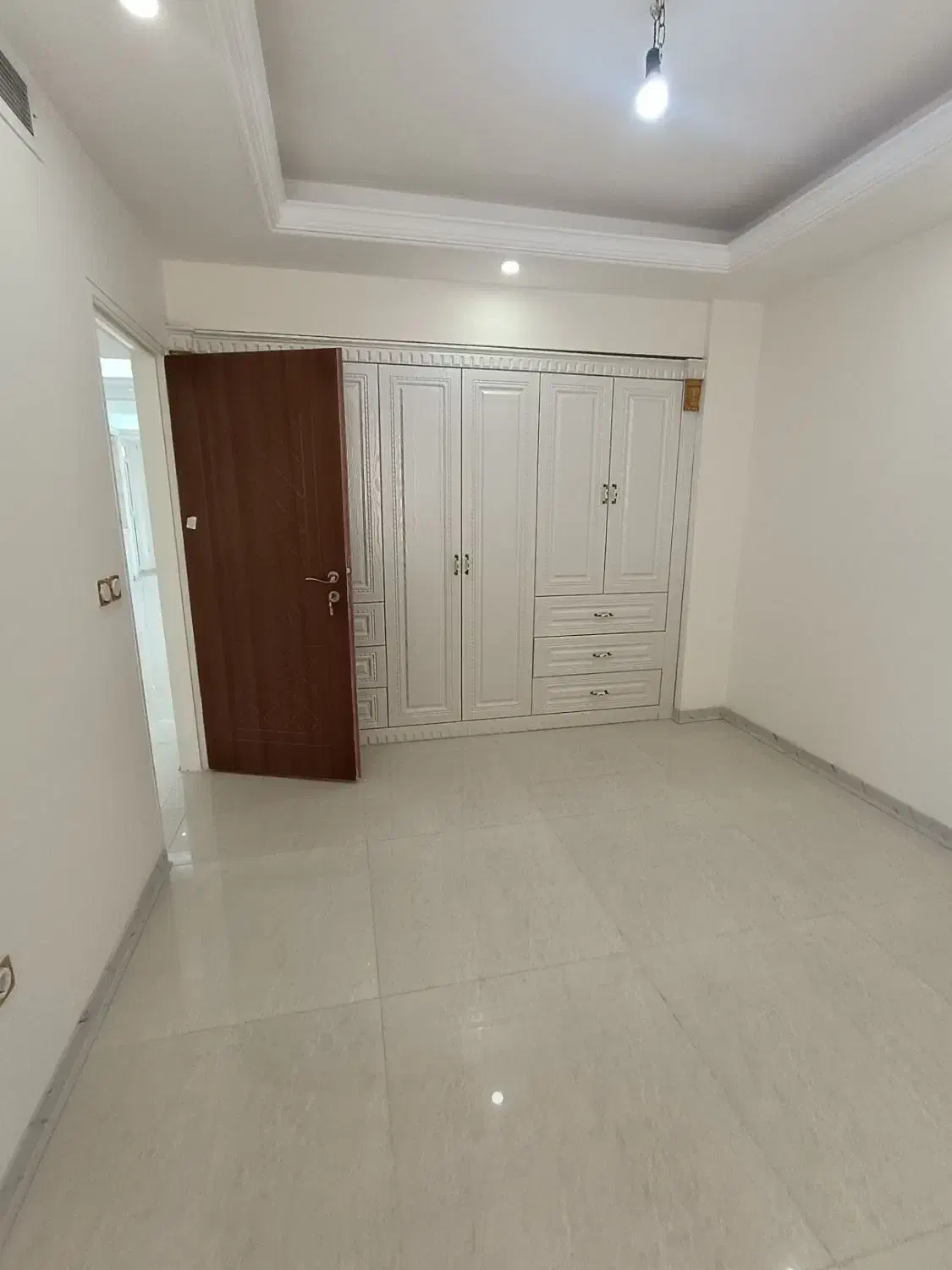 سعادت آباد ۱۳۵متر ۳ خواب /نوساز/غرق در نور