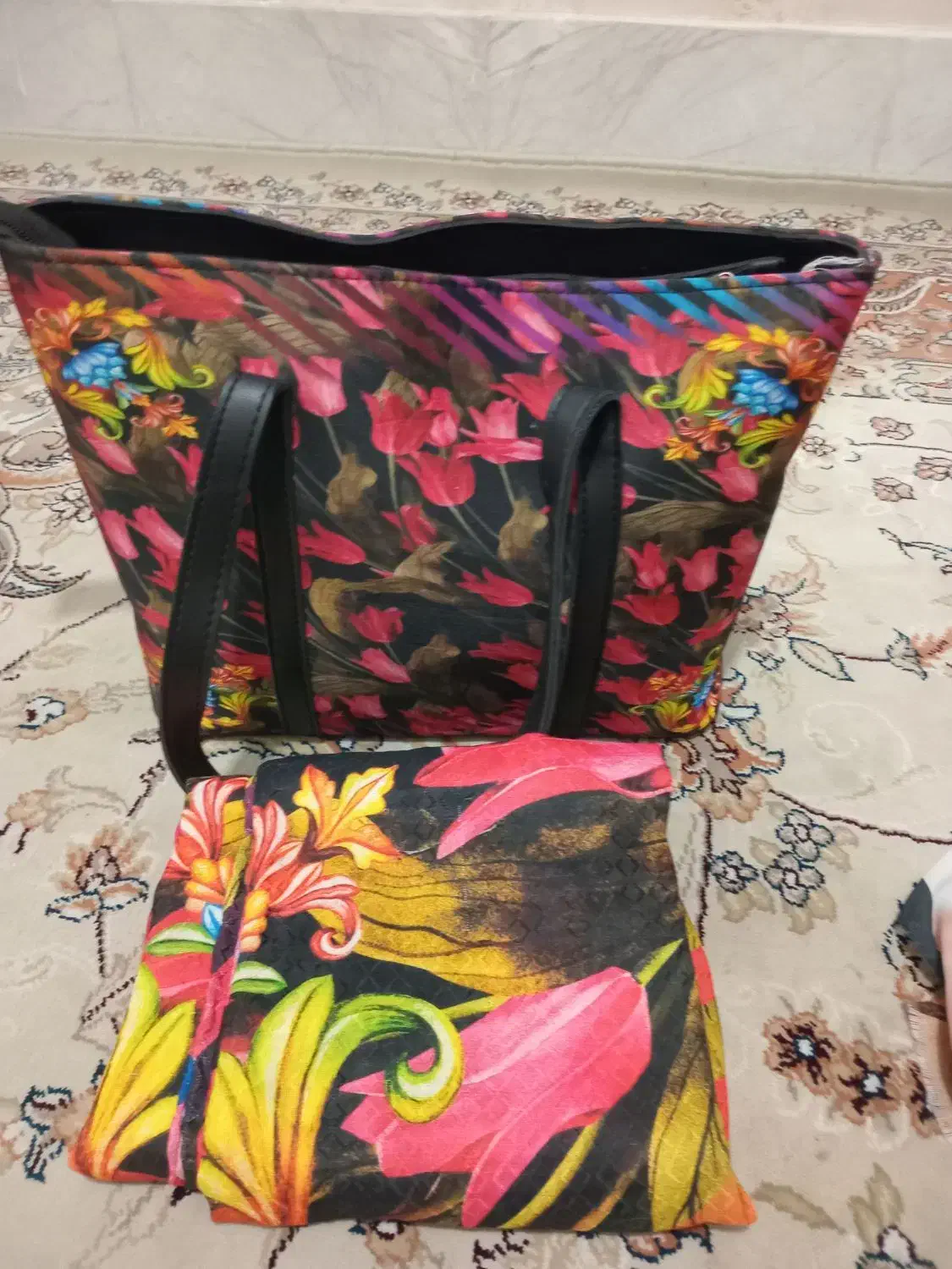 کیف و کفش|کیف، کفش، کمربند|نیشابور, پاستور|دیوار