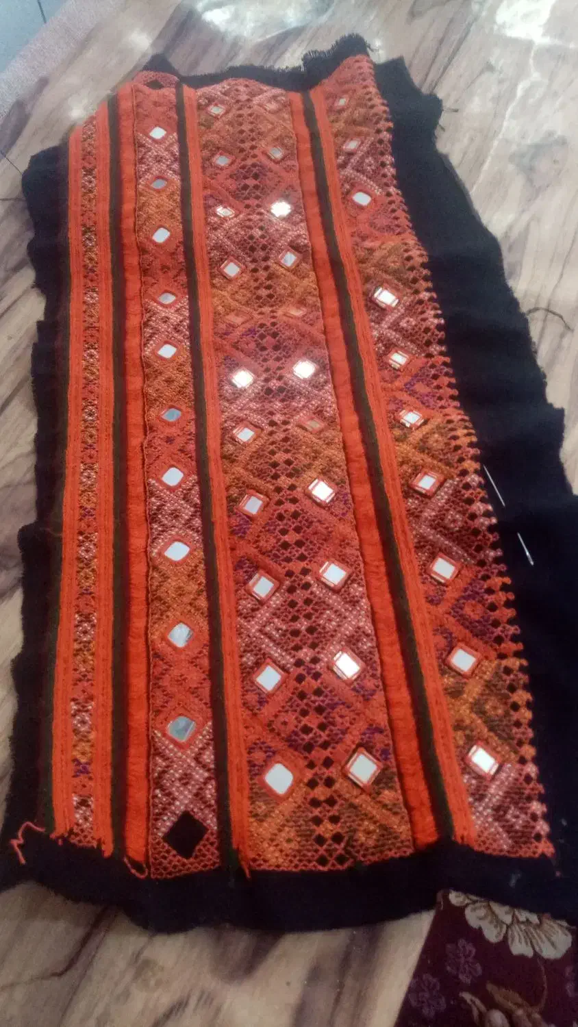 جوک ادینکی|لباس|خاش, |دیوار