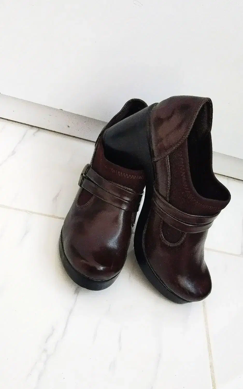 کفش|کیف، کفش، کمربند|سراب, |دیوار