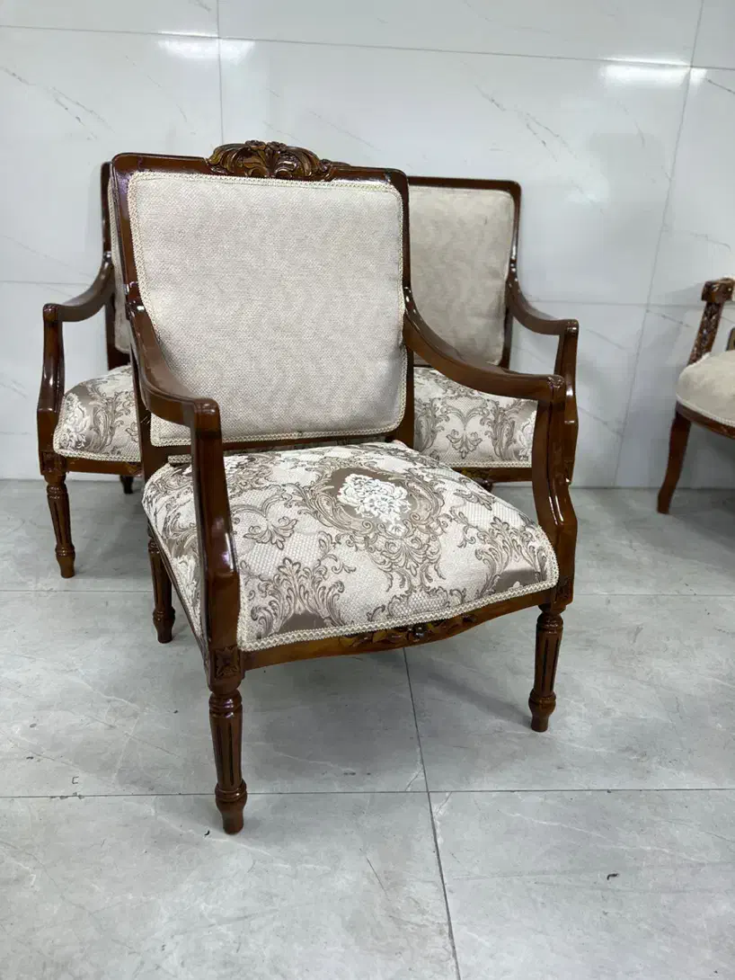 مبل ۸نفره انتیک ظریف|مبلمان خانگی و میز عسلی|تهران, میدان میوه و تره‌بار مرکزی|دیوار