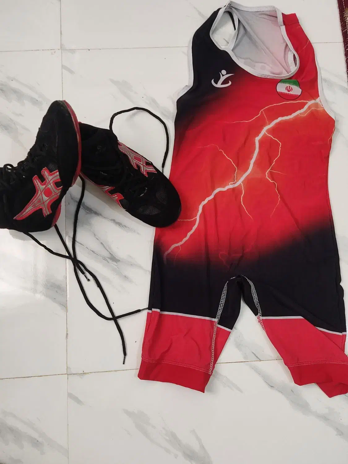 لباس کُشتی با کتونی لباس بوکس با دستکش|تجهیزات ورزشی|پاکدشت, حصار امیر|دیوار