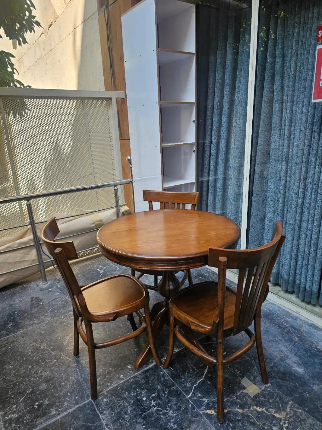 میز و صندلی چوبی سه نفره مناسب کافه و منزل|کافیشاپ و رستوران|شیراز, خلدبرین|دیوار