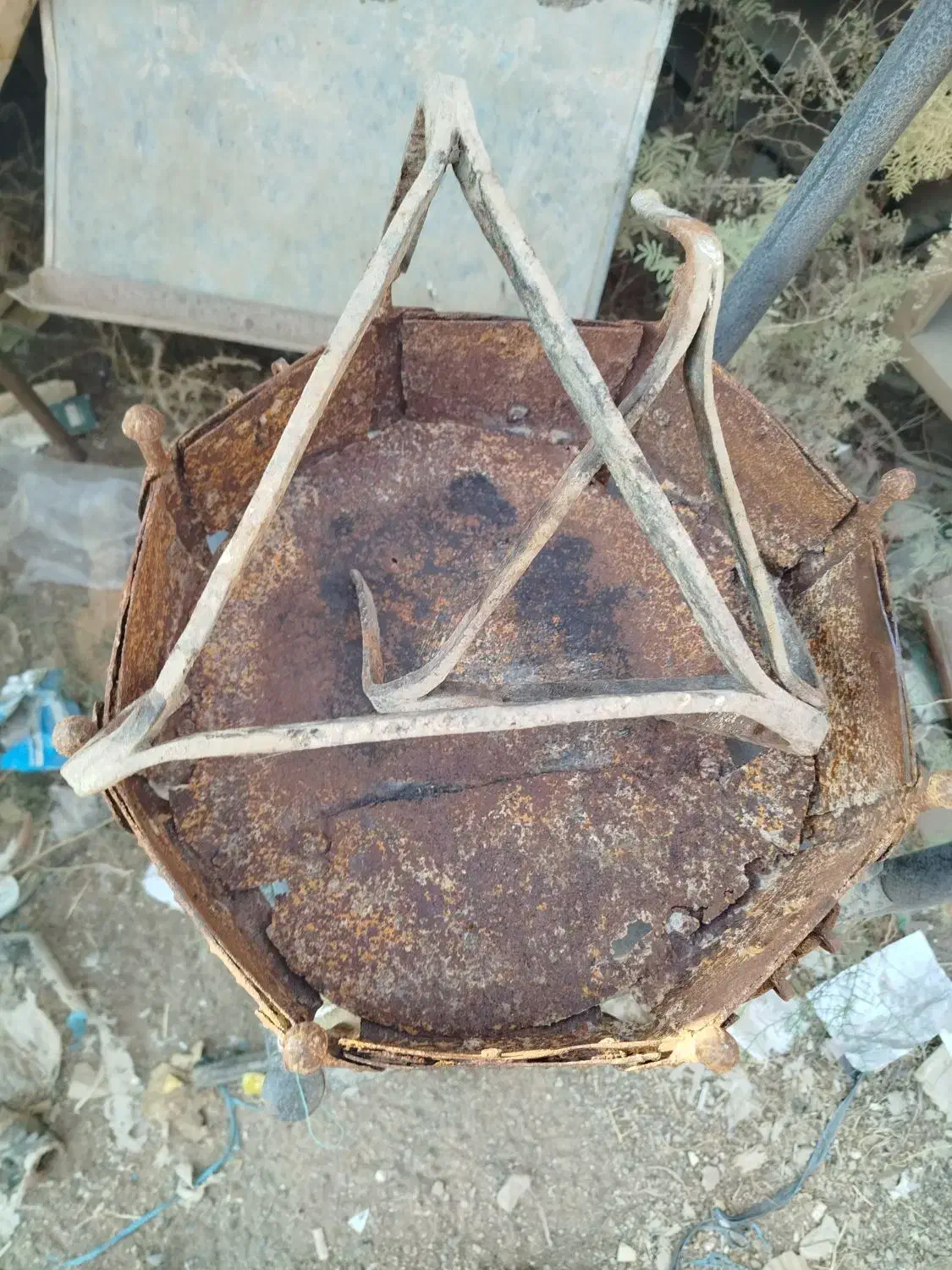 منقل قدیمی|کلکسیون اشیاء عتیقه|کاشان, دشت لتحر|دیوار