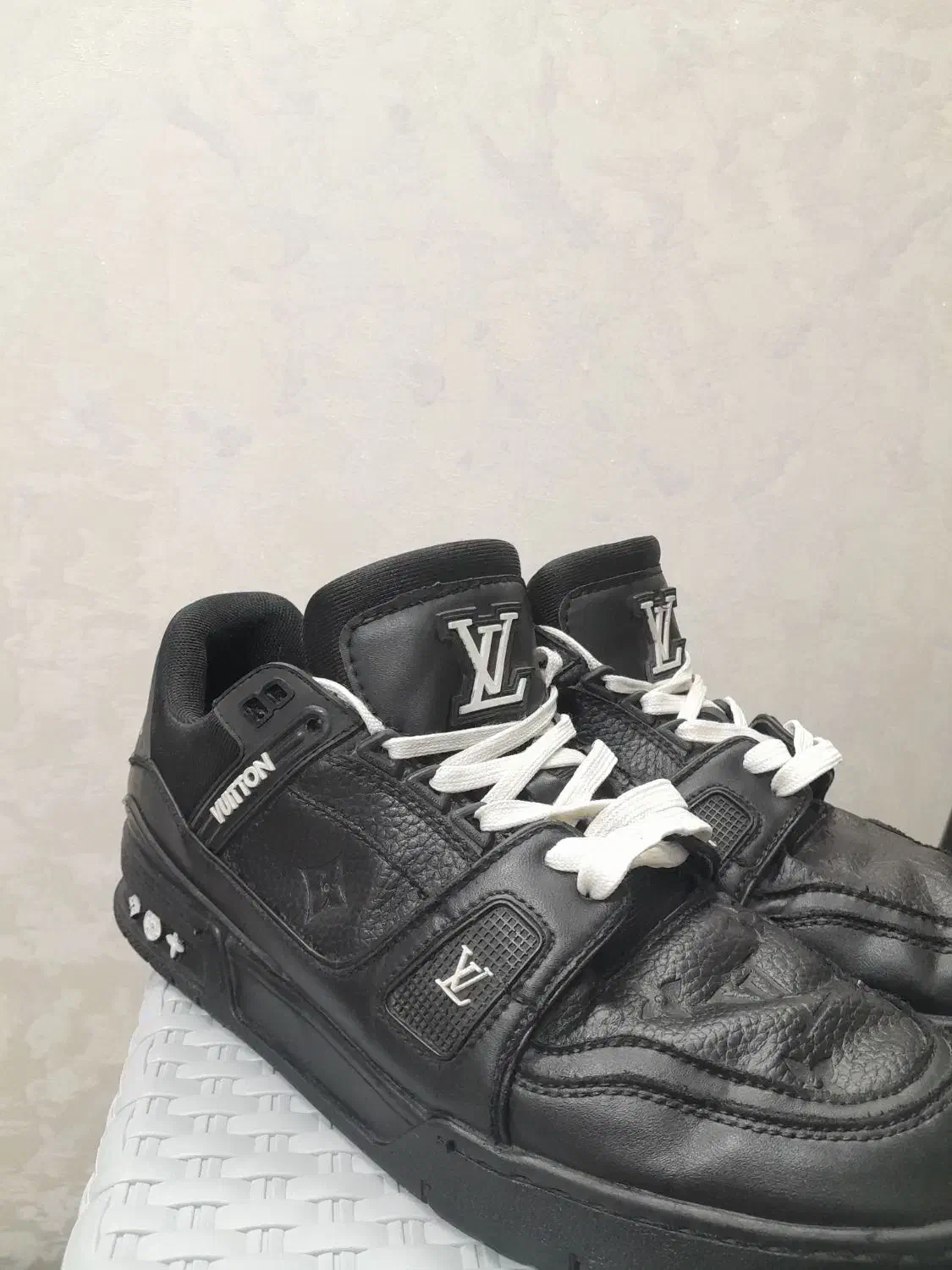 کفش|کیف، کفش، کمربند|کرج, ساسانی (قلمستان)|دیوار