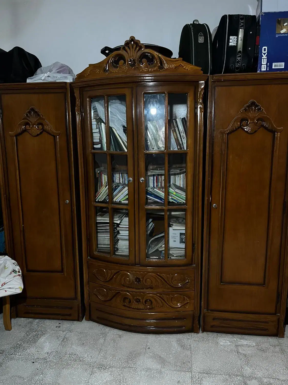 کمدبا ویترین|کتابخانه، شلف، قفسه‌های دیواری|قم, باجک دو|دیوار