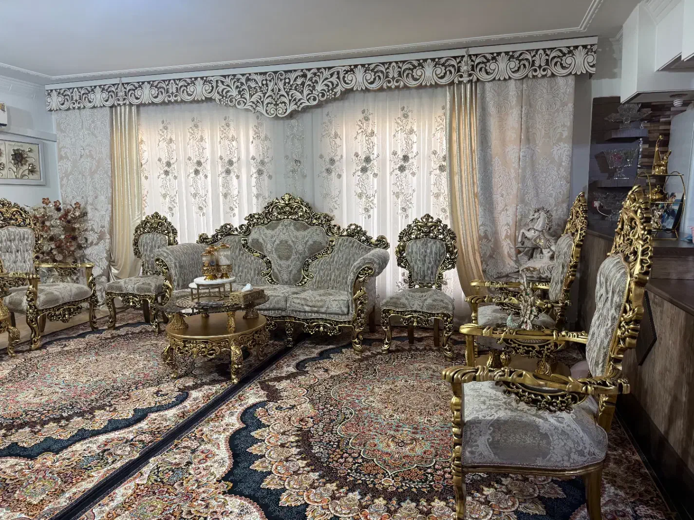 مبلمان سلطنتی ۹نفره|مبلمان خانگی و میز عسلی|هشتگرد, شهرک اداری|دیوار