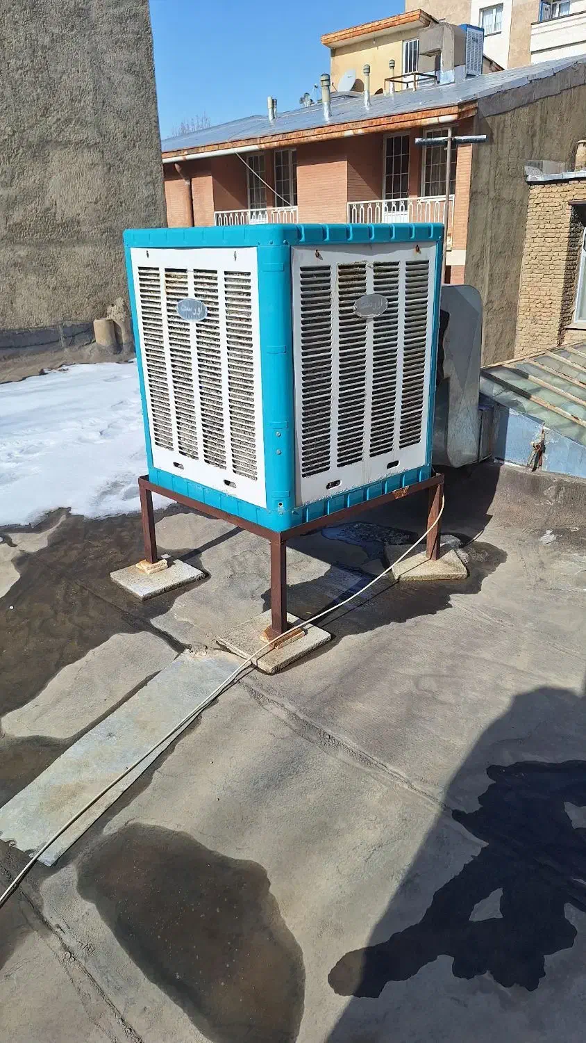 کابینت فلزی، آبگرمکن و کولر آبی|آب‌چکان و نظم‌دهنده ظروف|همدان, |دیوار