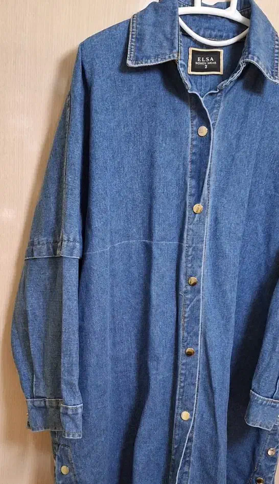 مانتو جین|لباس|رشت, توشیبا|دیوار