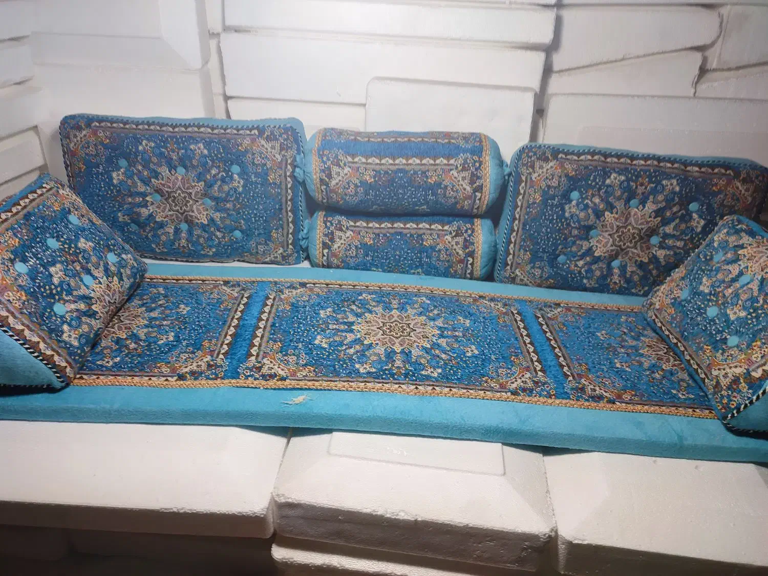 پشتی شاهنشین|پشتی|آران و بیدگل, |دیوار