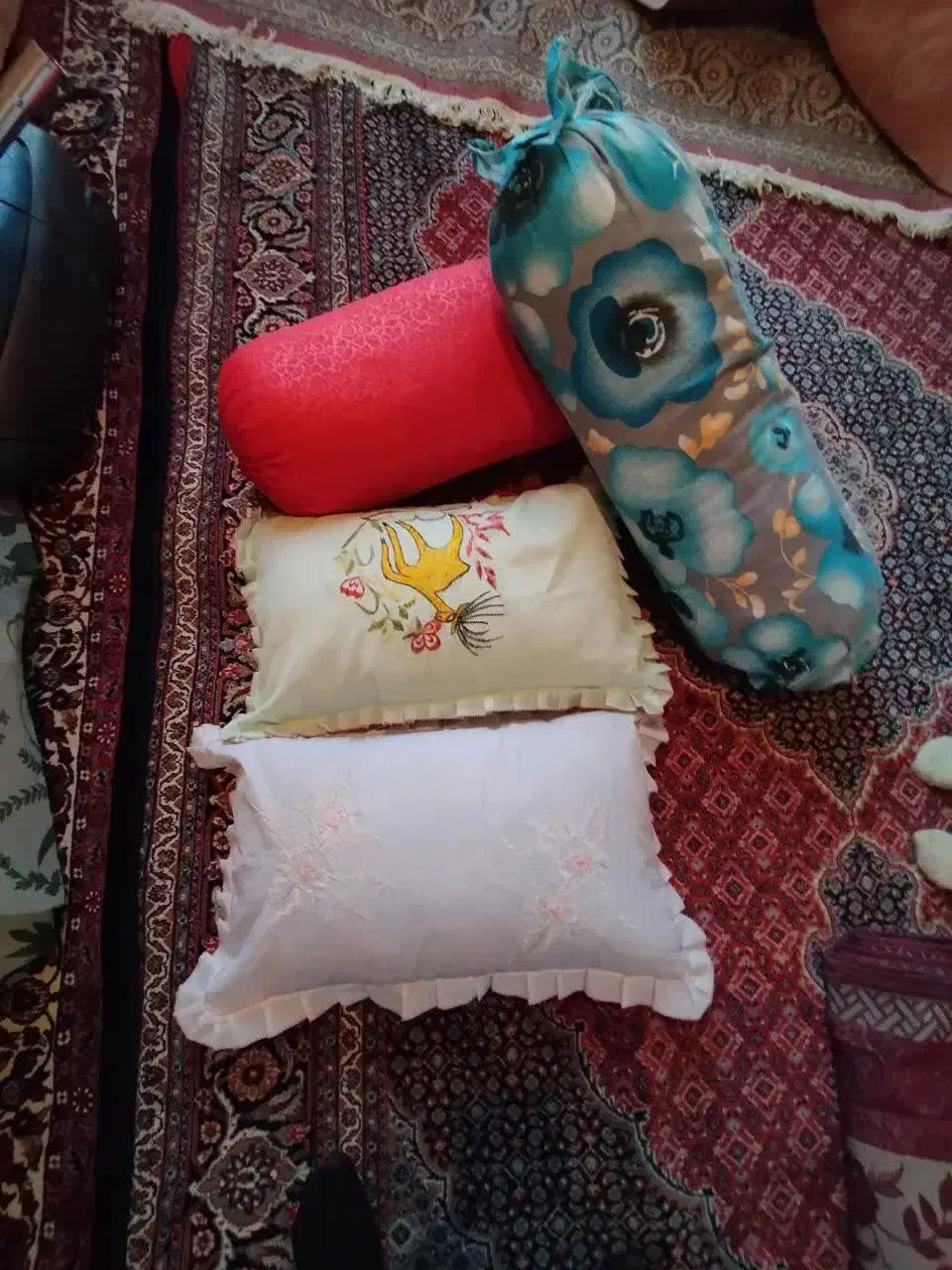 رخت خواب نو و بالش سنتی|رختخواب، بالش، پتو|رینه, |دیوار