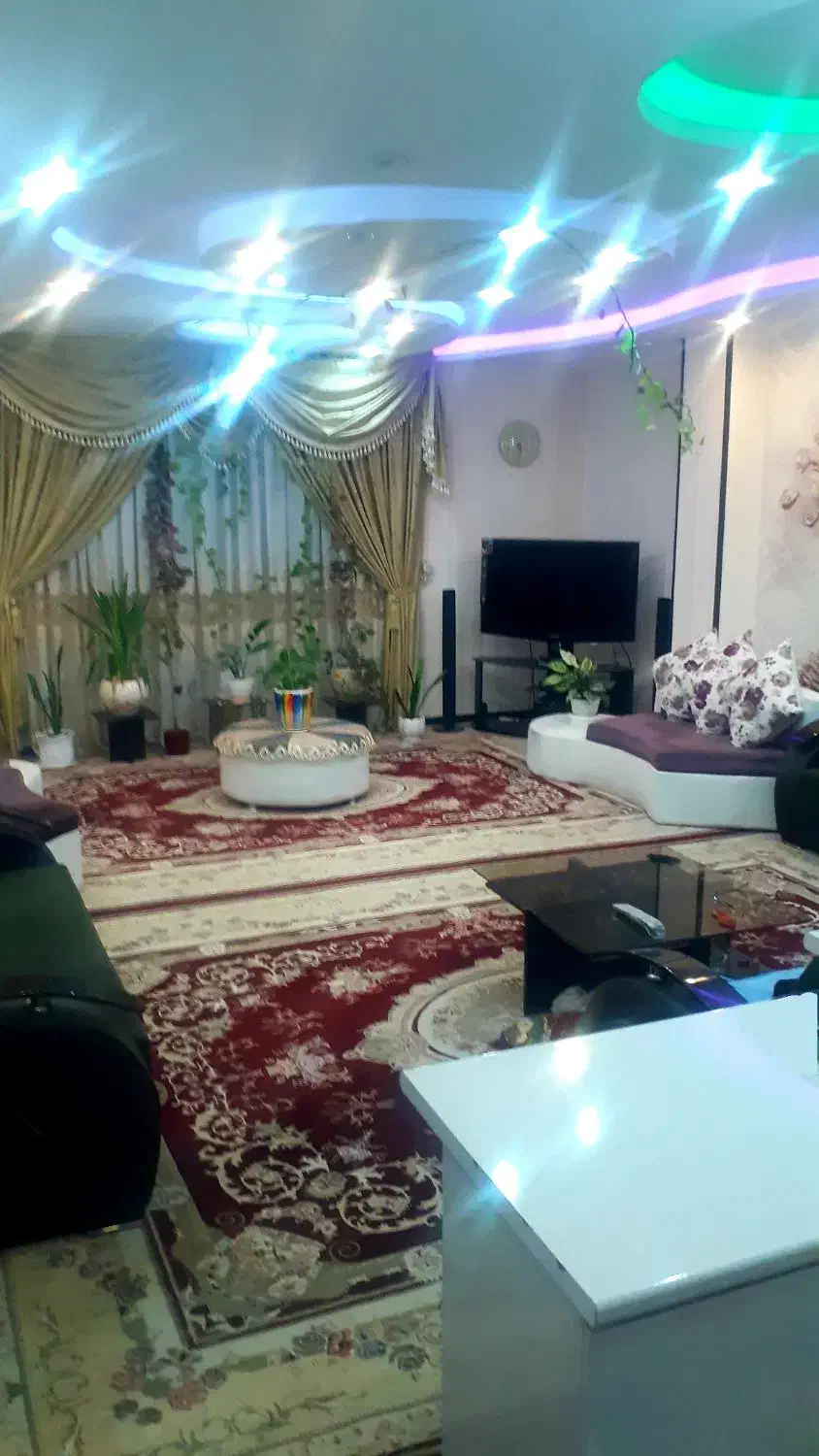 صدرا منزل مبله|اجارهٔ کوتاهمدت آپارتمان و سوئیت|شیراز, شهرک گلستان|دیوار