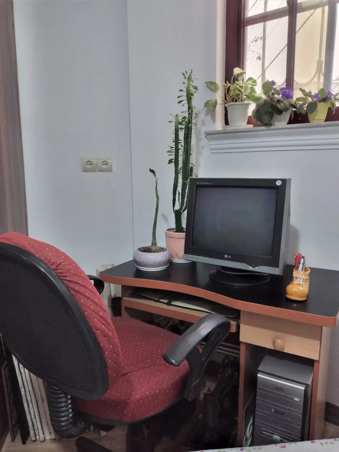 میز کامپیوتر ( میز تحریر )با صندلی ۳۷۰۰۰۰۰ تومان|میز تحریر و کامپیوتر|لنگرود, |دیوار