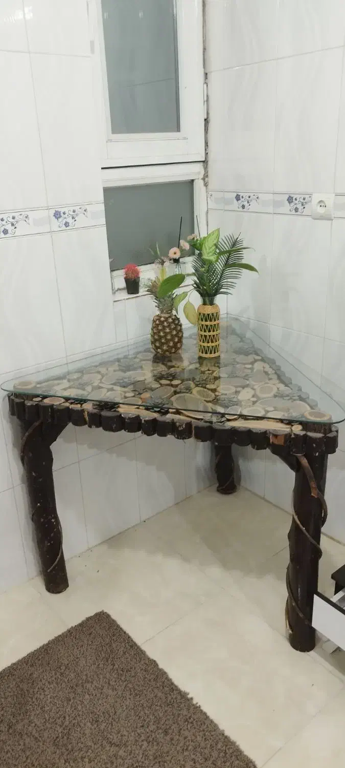 میز جنگلی مثلثی|میز و صندلی غذاخوری|ایلام, |دیوار