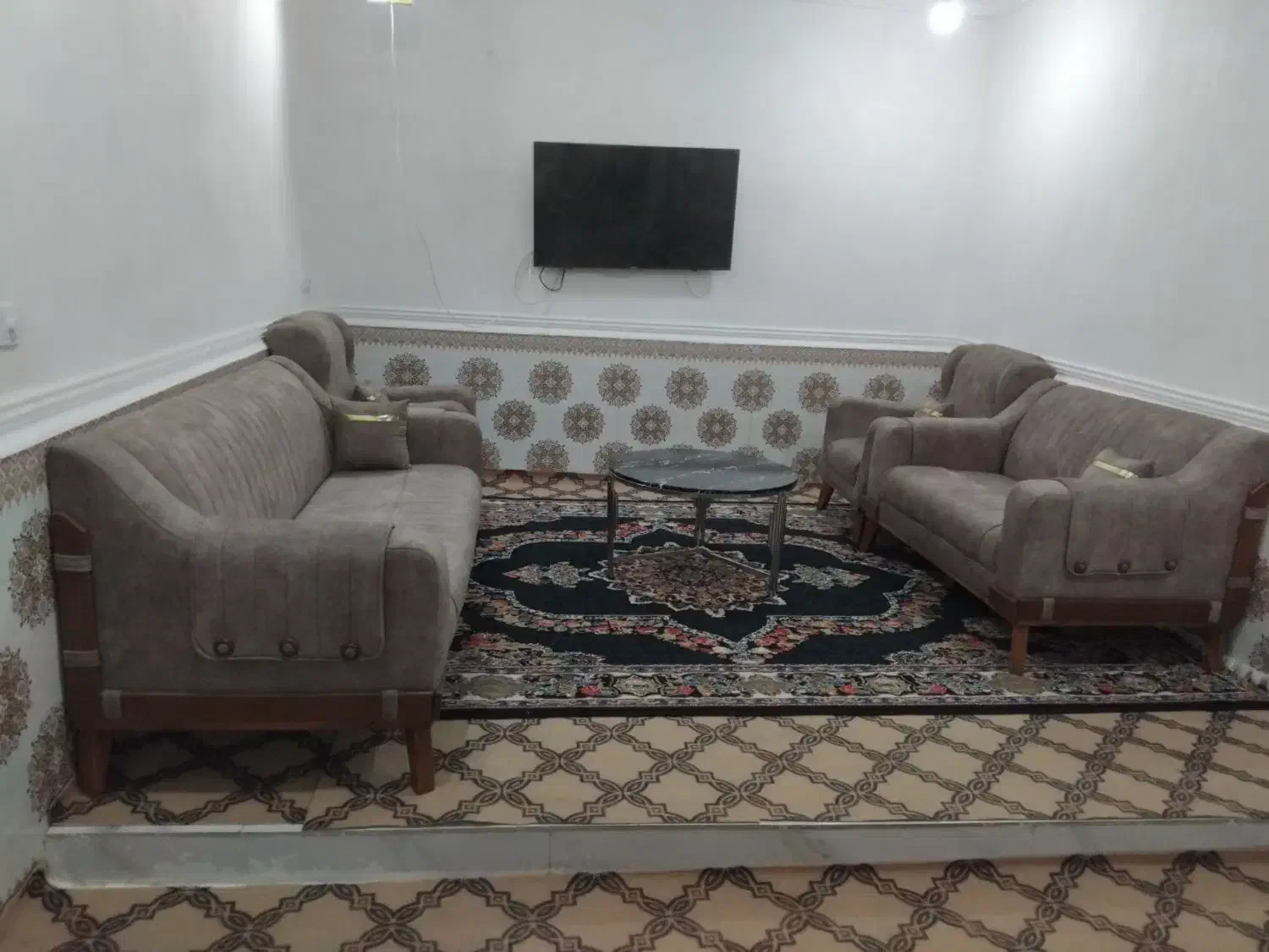 یک دست مبل بامیز سالم نو اسفاده نشده|مبلمان خانگی و میز عسلی|جاسک, |دیوار