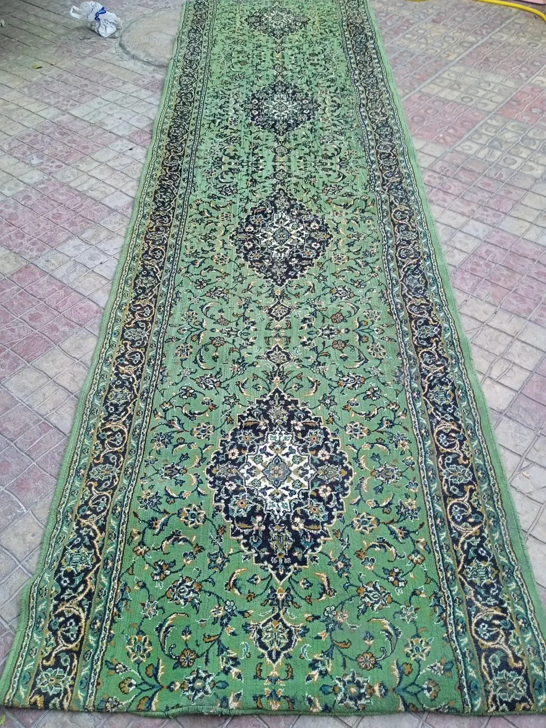 تعدادی قالی و سایل منزل ، فرش ۶ متری و کناره|فرش|شیراز, اصلاح‌نژاد|دیوار