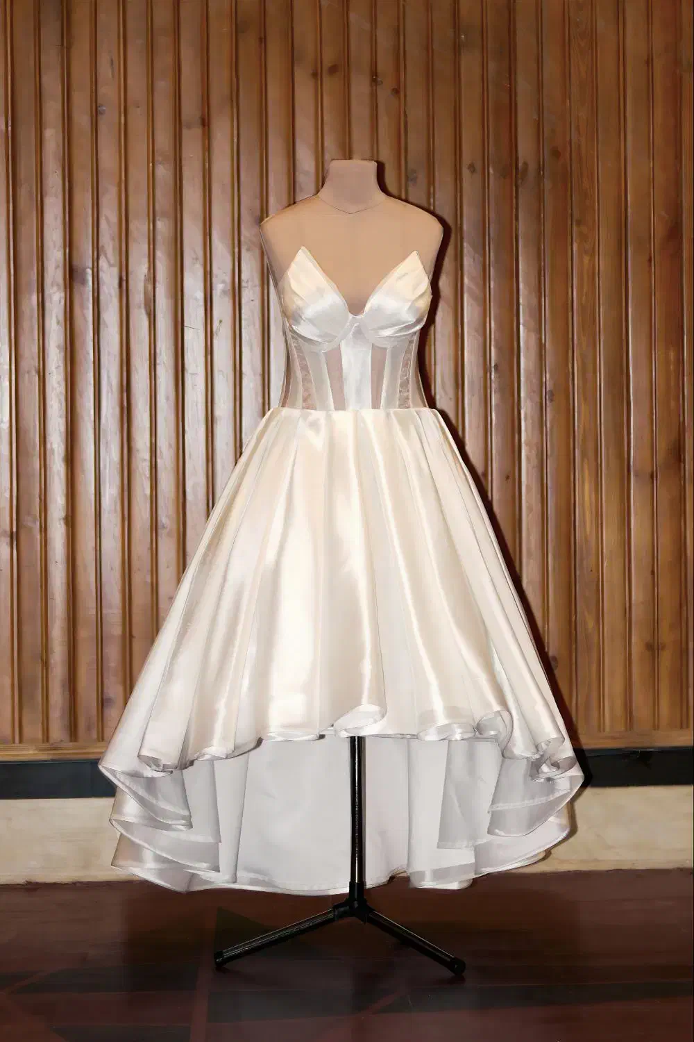 دوخت انواع لباس های مجلسی و عروس|لباس|قم, سراجه (۱۵ خرداد)|دیوار