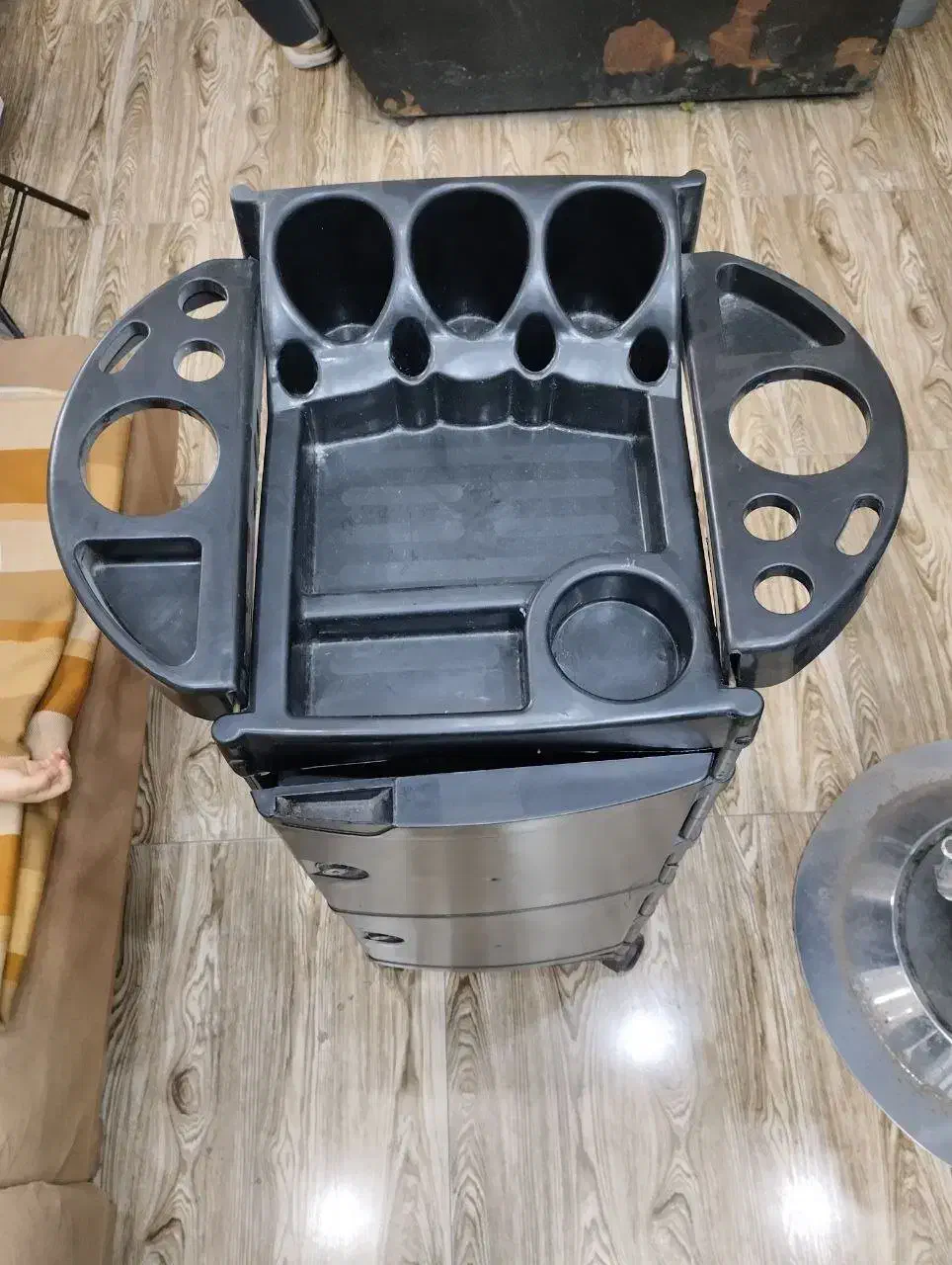 ترولی آرایشگاهی|آرایشگاه و سالنهای زیبایی|نوشهر, |دیوار