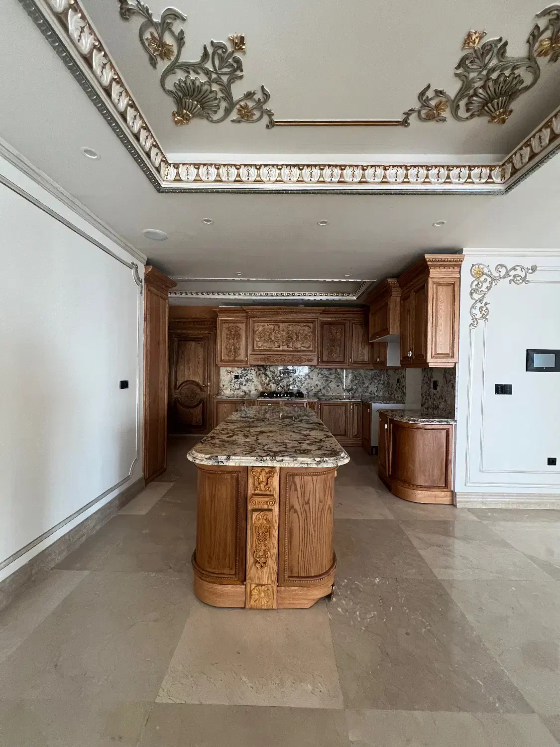 اپارتمان۳۳۰متر۴خواب نیاوران۱۵۰متر حیاط اختصاصی