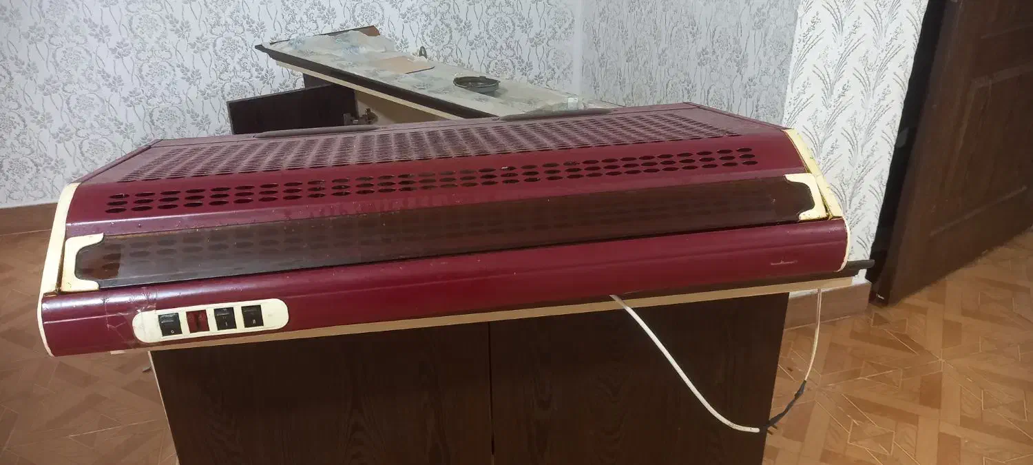 هود کار کرده  ولی سالم|هود|صومعه‌سرا, |دیوار