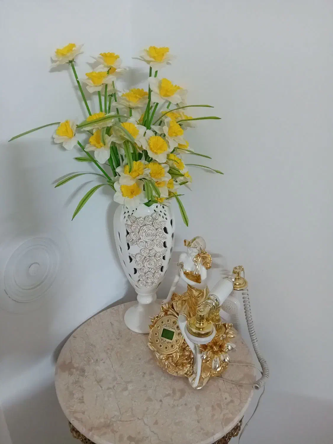 گلدان سرامیکی گل برجسته وگل نرگس|گل مصنوعی|مشهد, ایثارگران|دیوار