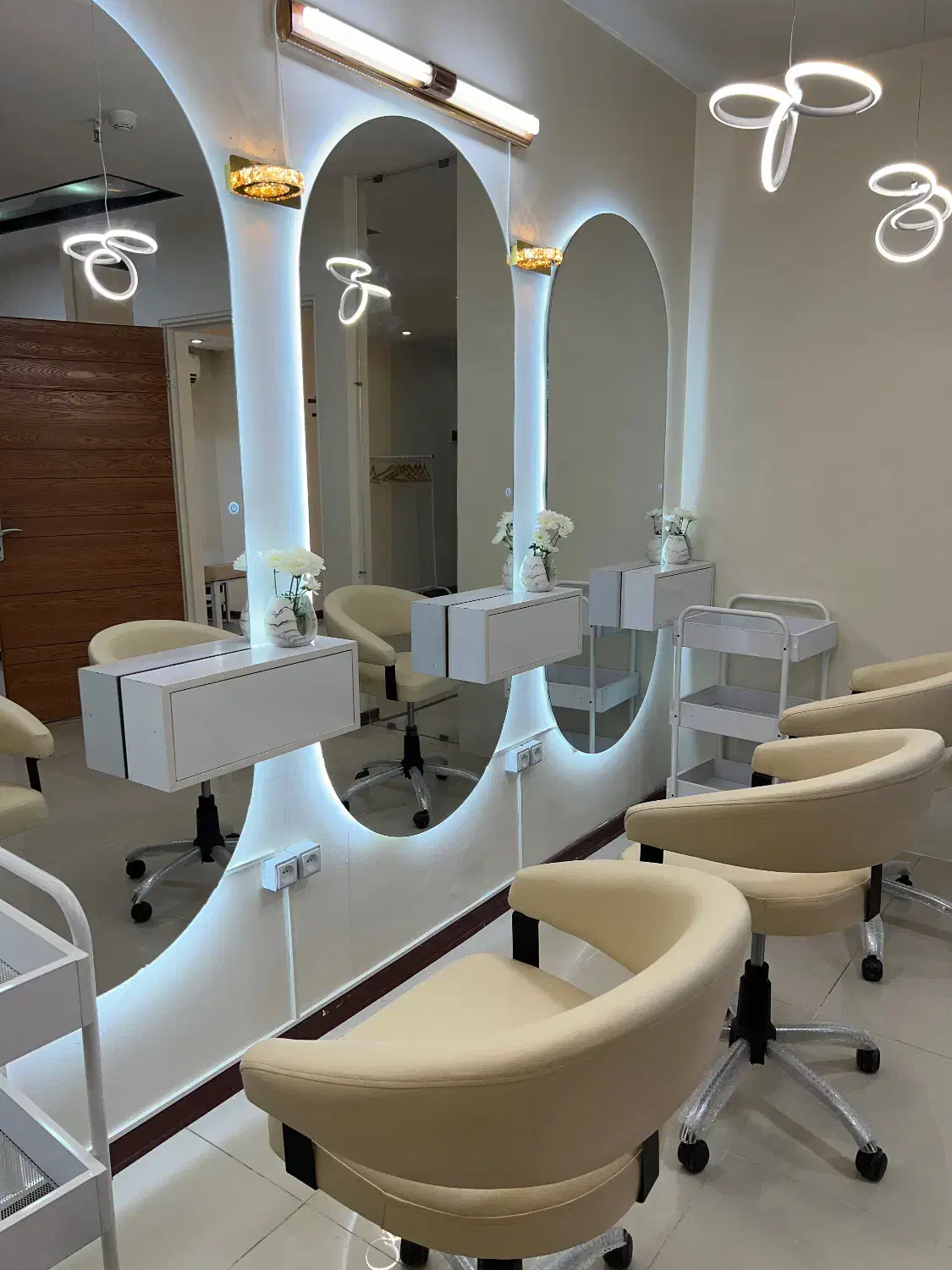 اجاره لاین های زیبایی|خدمات آرایشگری و زیبایی|اصفهان, گلزار|دیوار