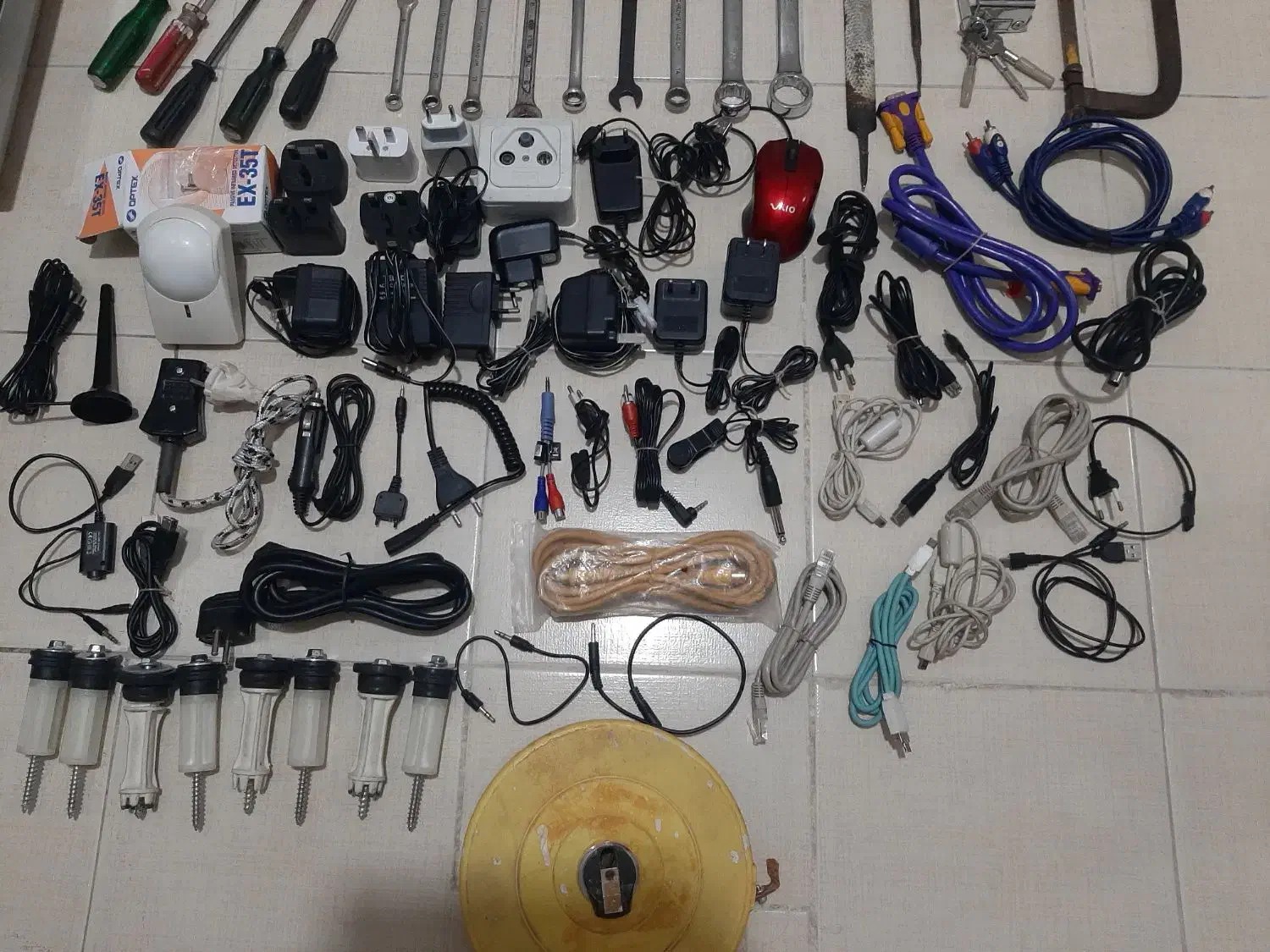 ابزار /آچار /کابل /آدابتور|ابزارآلات|زنجان, |دیوار