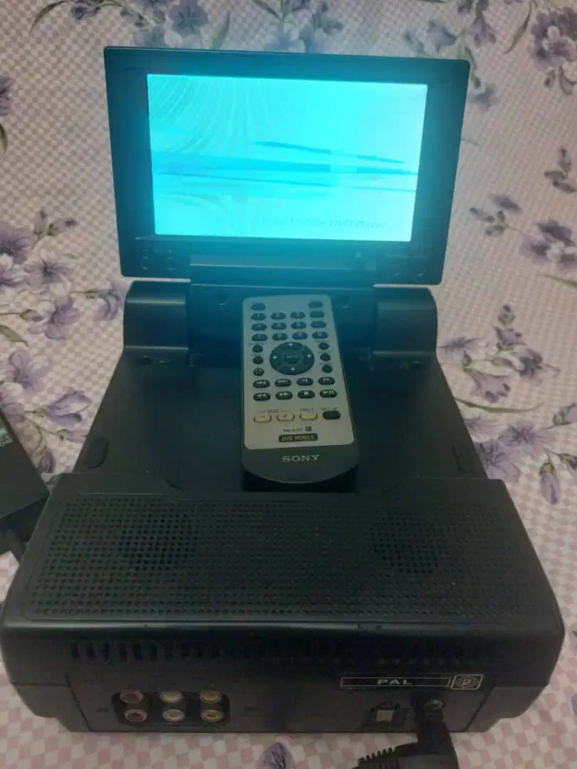 دستگاهDVD تصویری کاملا سالم . ۲۰ ساله .|پخش‌کننده DVD و ویدیو|رشت, منظریه|دیوار