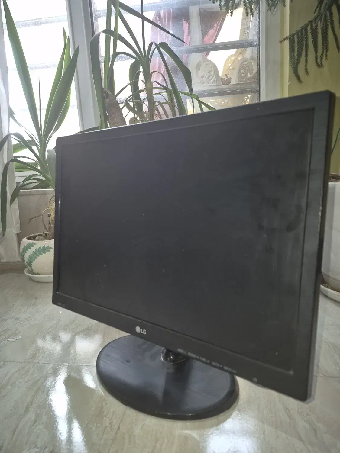 مانیتور ۲۰ اینچ ال جی|قطعات و لوازم جانبی رایانه|ایلام, |دیوار