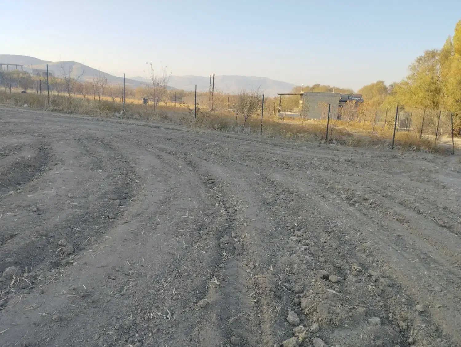 زمین خانه باغ سندثبتی یک طرف فنس|فروش زمین و ملک کلنگی|بوکان, |دیوار