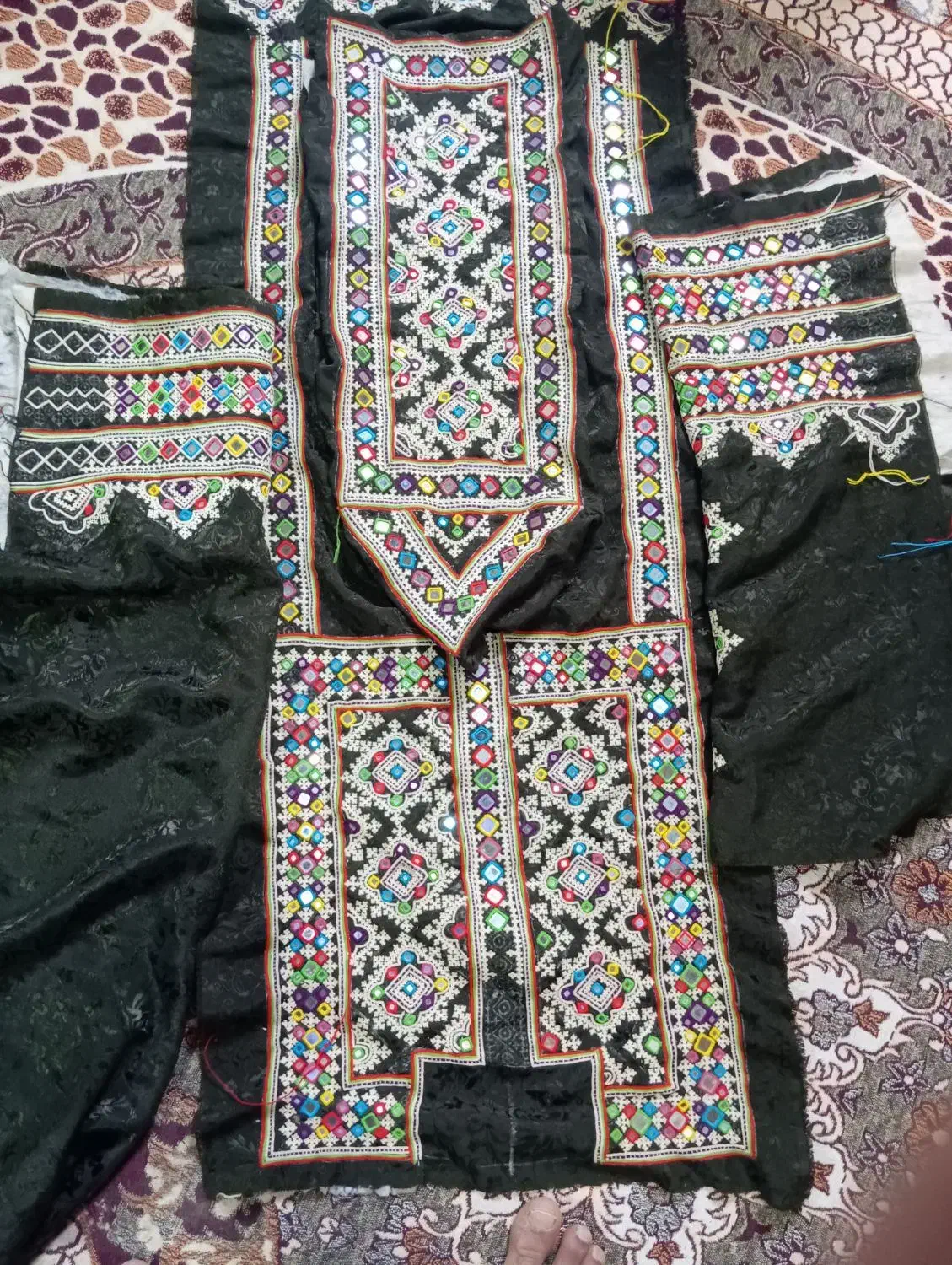 لباس بلوچی دست دوز هفتصد اینه|لباس|جلگه چاه هاشم, |دیوار