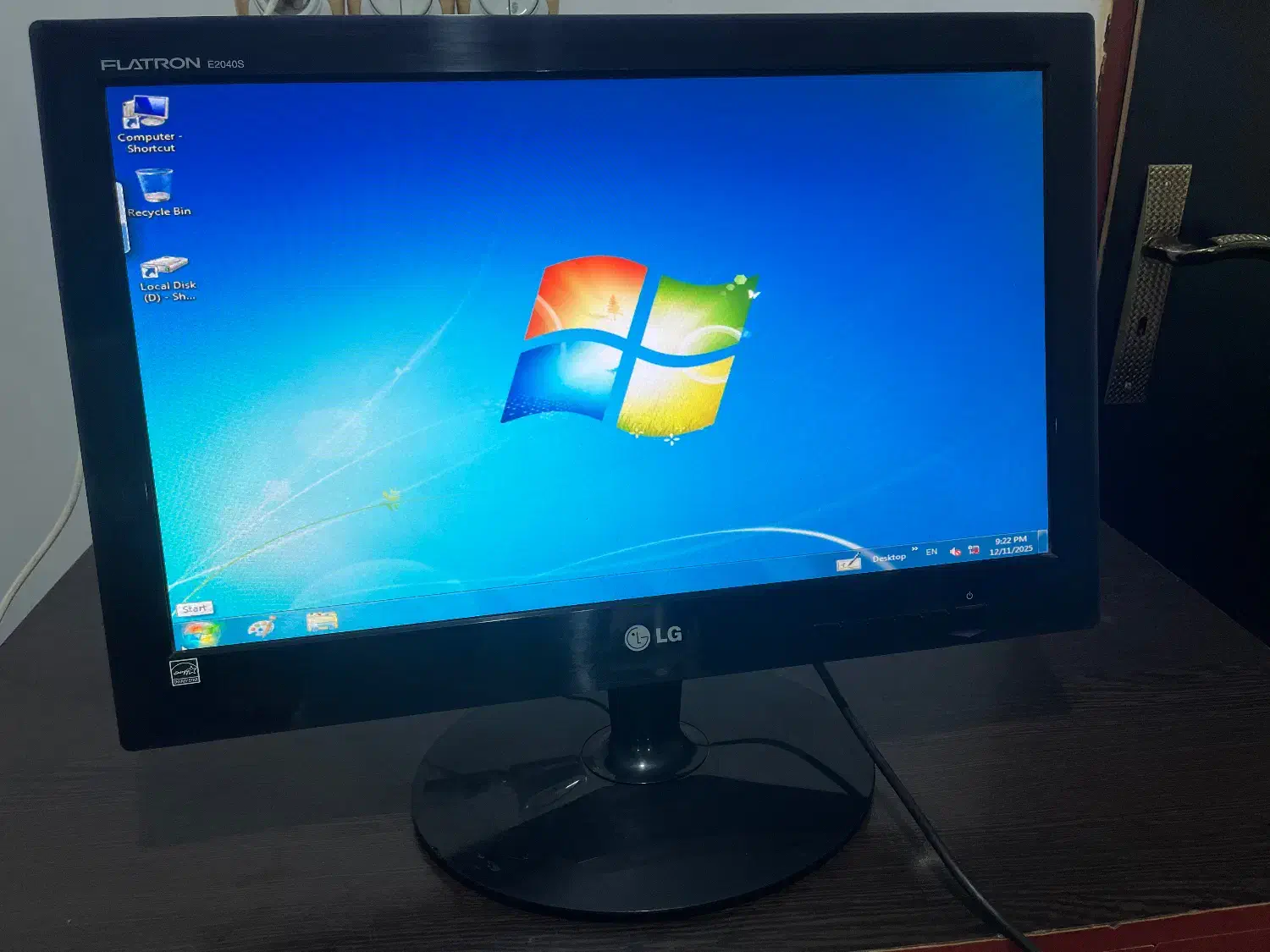 کامپیوتر تکمیل همراه با باند و میزش|رایانه رومیزی|رشت, جانبازان|دیوار