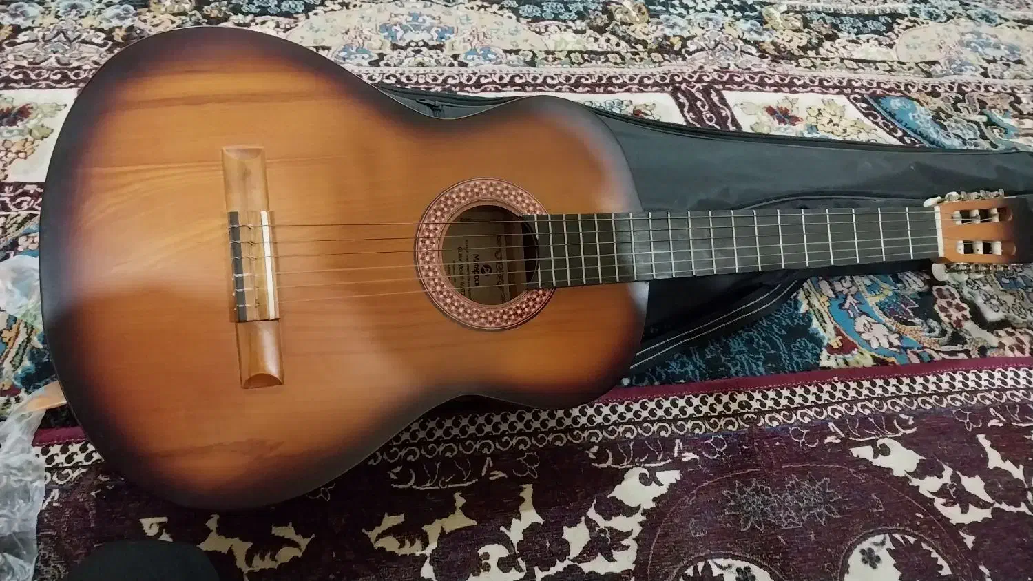 گیتار|گیتار، بیس، امپلیفایر|بندر گز, |دیوار