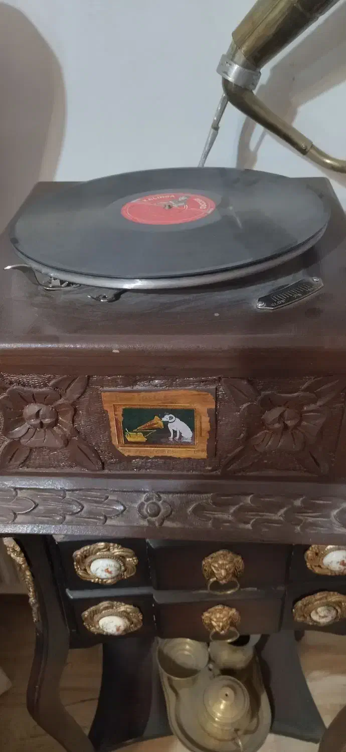 گرامافون عتیقه|کلکسیون اشیاء عتیقه|سنندج, |دیوار