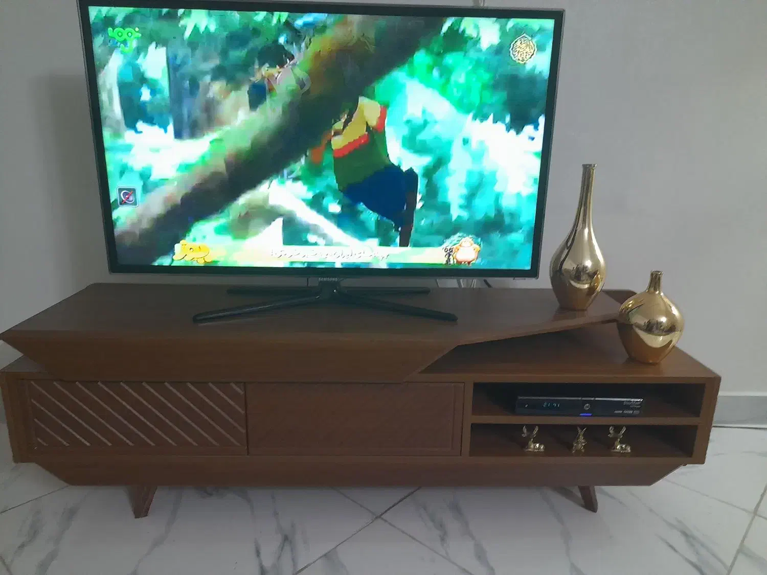 میز تلوزیون در حد نو|میز تلویزیون|تاکستان, |دیوار