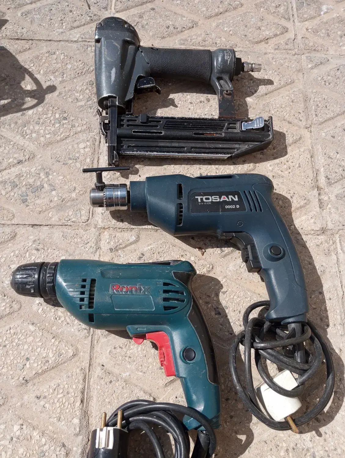 تعدادی ابزار و فارسی بر بامیز برش .|ابزارآلات|تهران, تهراننو|دیوار