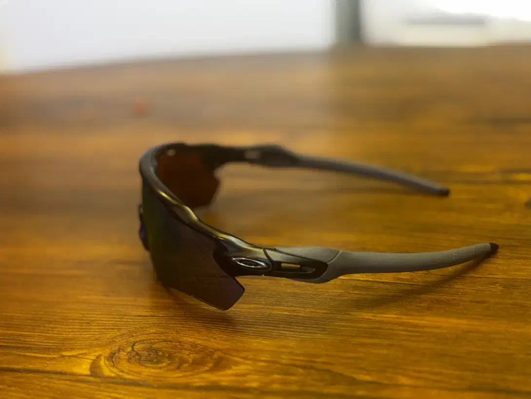 عینک اوکلی|زیورآلات و اکسسوری|کیش, |دیوار