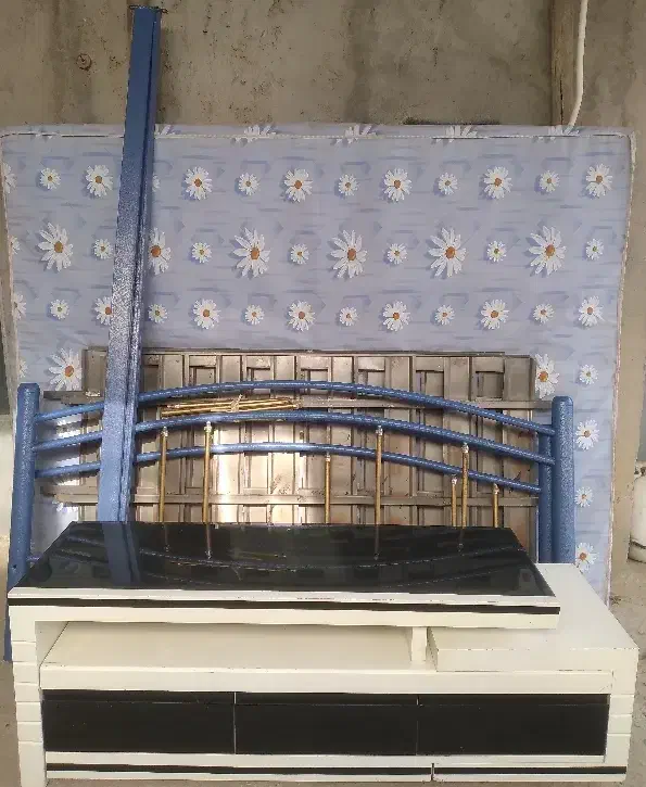 تخت دو نفره و میز تلویزیون|تشک تختخواب|ملکان, |دیوار