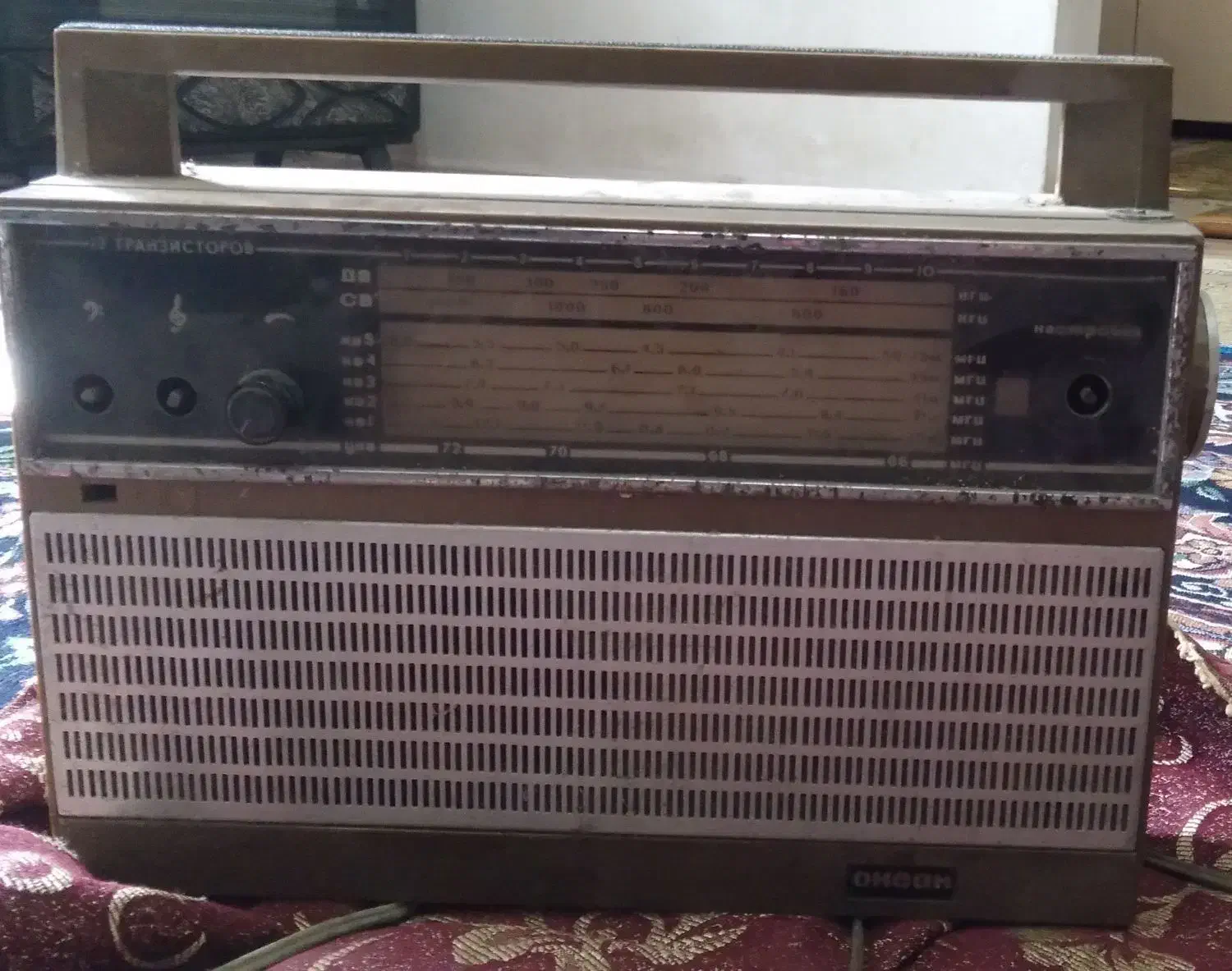 رادیو قدیمی نوستالژی روسیه|کلکسیون اشیاء عتیقه|رشت, لاکان|دیوار