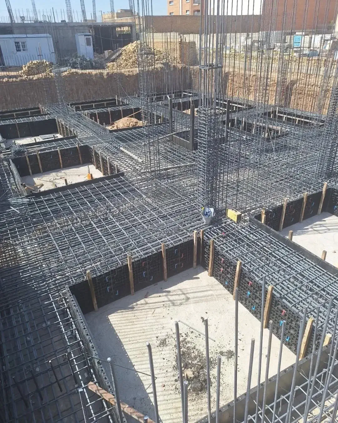 استخدام سیم بندآلموتورلندقالب بندبااکیپی حرفه ای|استخدام معماری، عمران و ساختمانی|مبارکه, |دیوار